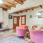 Cozy In With Wifi Holiday home